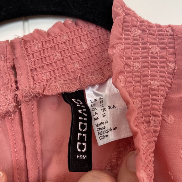 ♥️ HOST PICK ♥️ H&M smocked neck and sleeve sheer blouse 12 - Picture 6 of 8